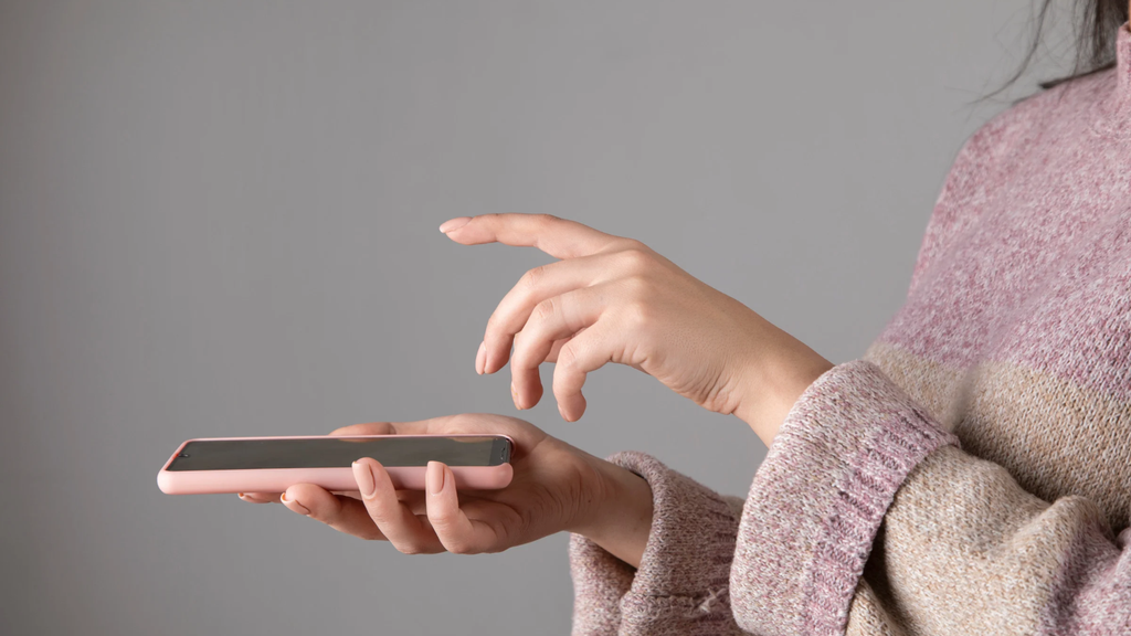 Jak sprawdzić, czy telefon jest na podsłuchu? Objawy, kody i skuteczna instrukcja krok po kroku